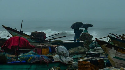 Cyclone Fengal Highlights: Schools Shut in Tamil Nadu Amid Heavy Rains 2024