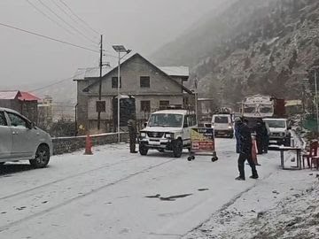 Lahaul-Spiti Snowfall Begins: Tourists Advised Amid 3-Inch Cover