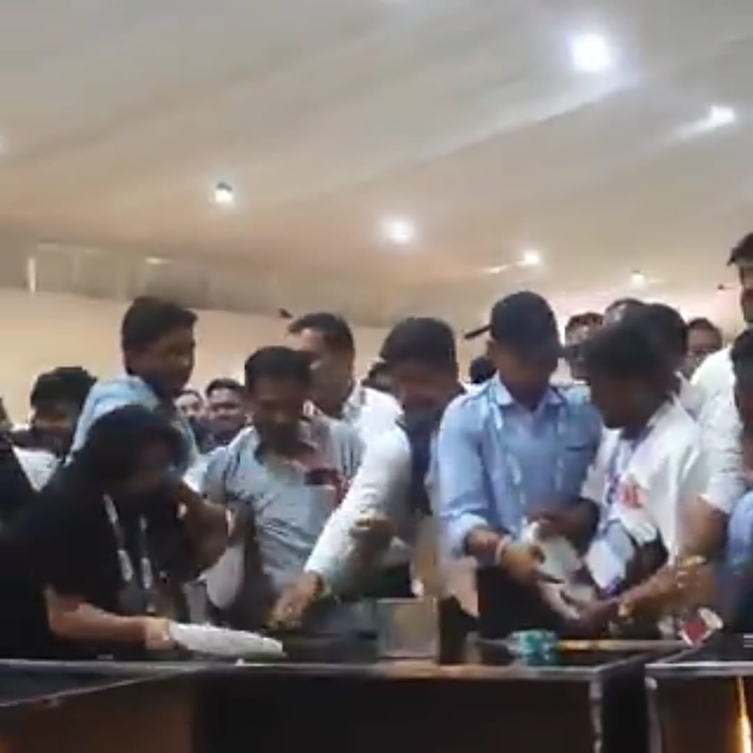 1000089755 Bhopal Summit Chaos Erupts as Attendees Fight Over Plates
