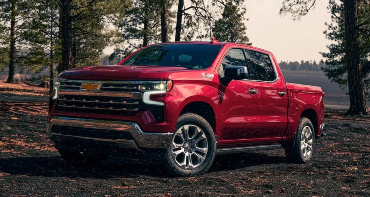1 134 Chevrolet Silverado दमदार ताकत और भरोसे का नाम, जो हर सफर को बना दे खास