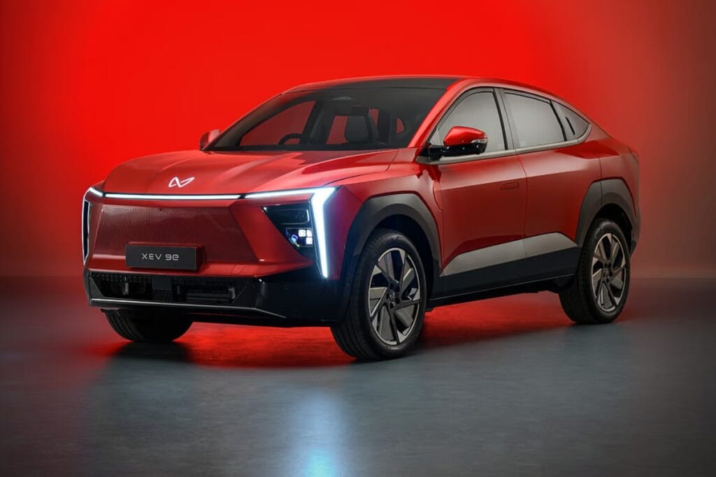 1 210 Mahindra XEV 9e केवल ₹2.30 लाख डाउन पेमेंट पर इलेक्ट्रिक क्रांति का हिस्सा बनें