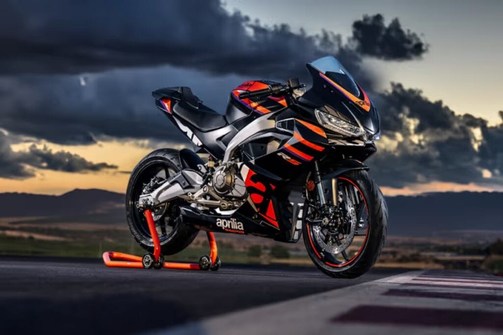 2 254 हुस्न और रफ्तार का संगम आ गई है नई Aprilia RS 457