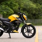 2 59 TVS Raider 125 युवाओं की पहली पसंद स्टाइल और परफॉर्मेंस का जबरदस्त कॉम्बिनेशन