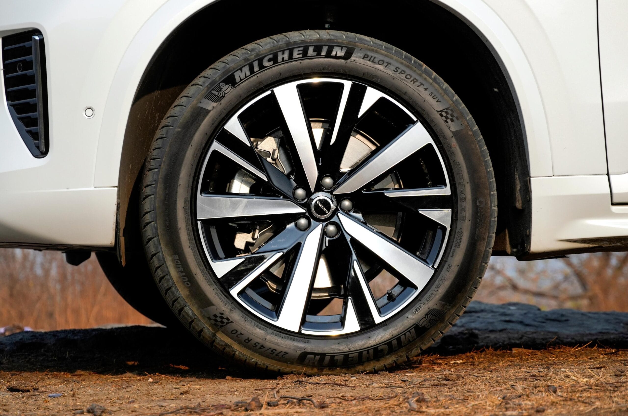 20250416054752 Volvo XC90 Wheels scaled 2025 Volvo XC90 Review - A different taste of luxury SUV - introduction