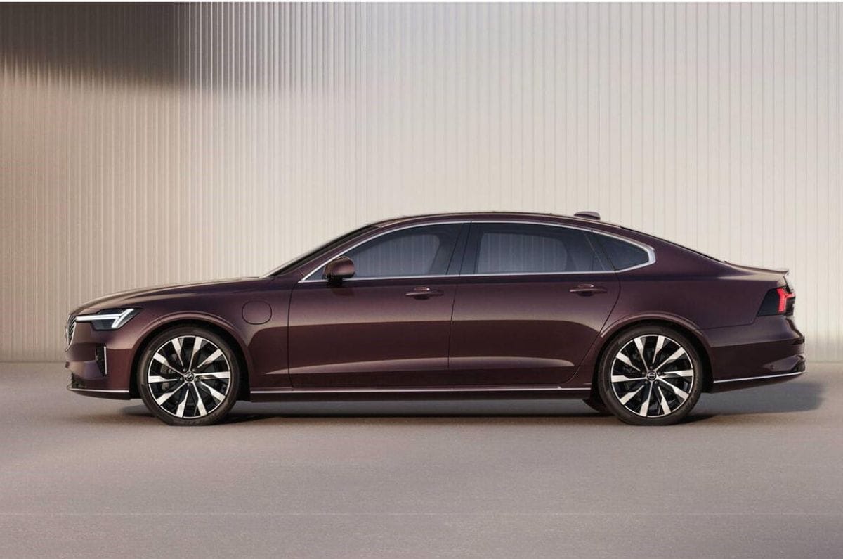 20250417071857 1 2025 Volvo S90 facelift revealed with new design, better technology