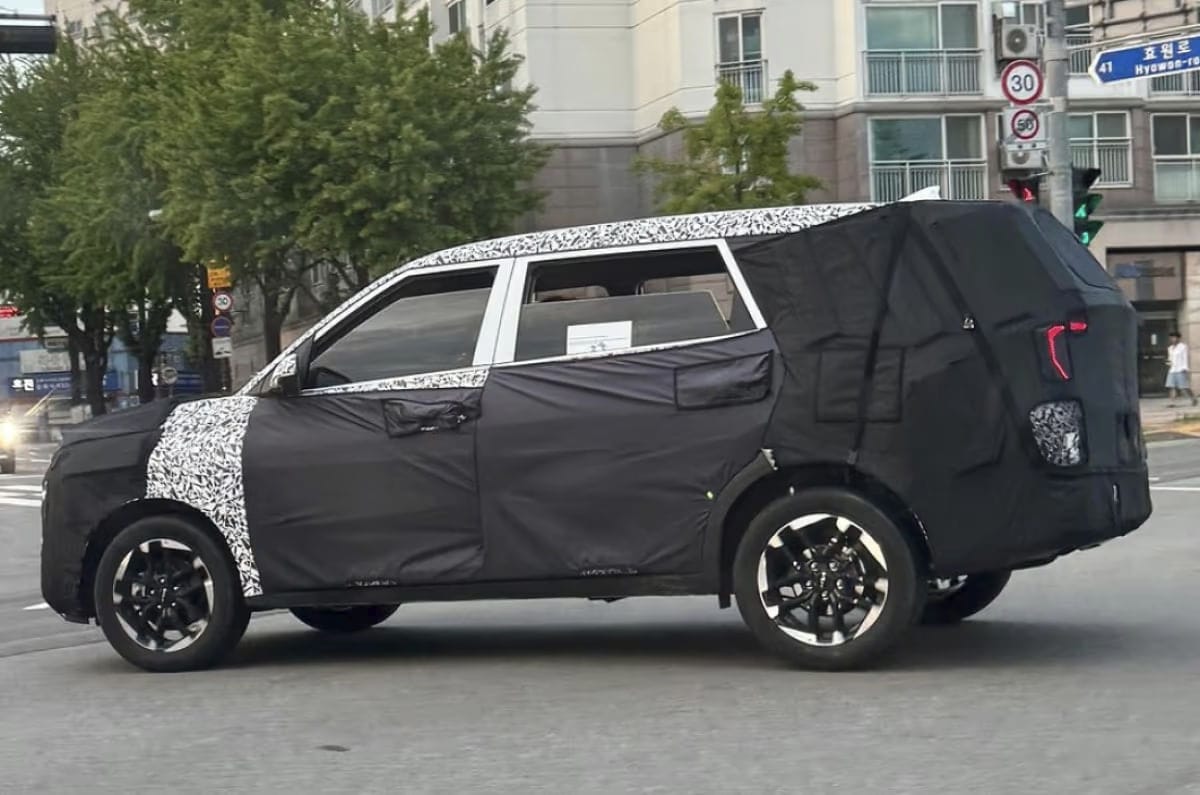 20250423043448 20250310050030 2025 Kia Carens facelift spied jpg New Kia Carrence revealed on 8 May