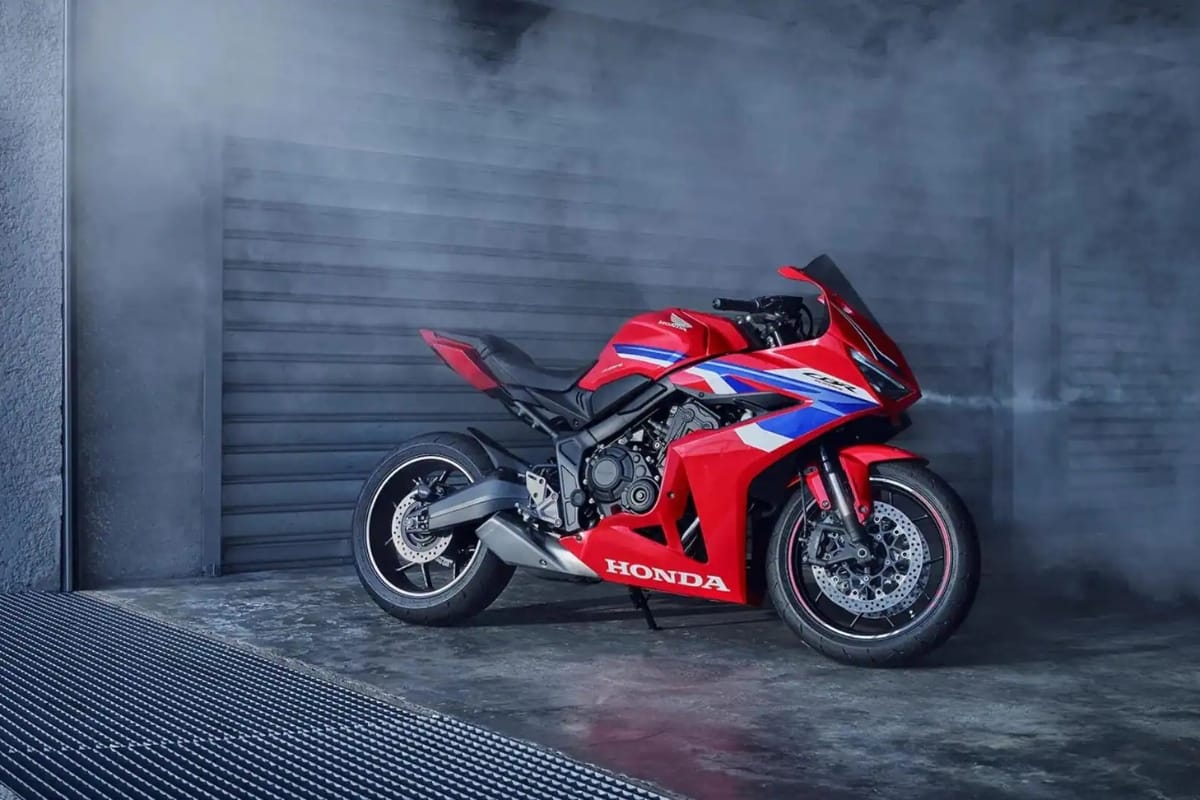 3 198 दमदार परफॉर्मेंस और स्टाइल का मेल Honda CBR650R युवाओं के दिलों की धड़कन