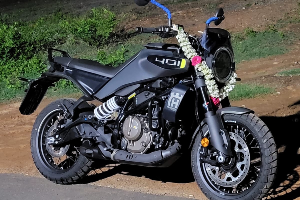 Nirbhay 12 Husqvarna Svartpilen 401 भारतीय सड़कों पर रेट्रो स्टाइल और मॉडर्न पावर का अद्भुत मेल