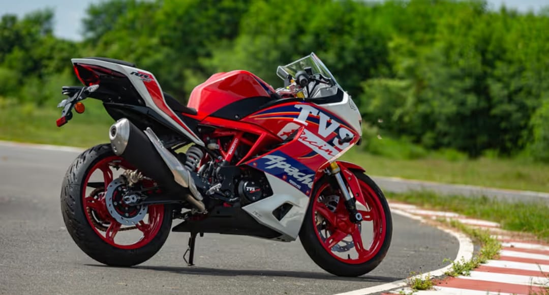 Nirbhay 2025 04 17T152714.763 TVS Apache RR 310 रेस ट्रैक से लेकर सड़क तक, परफेक्ट राइड का अनुभव