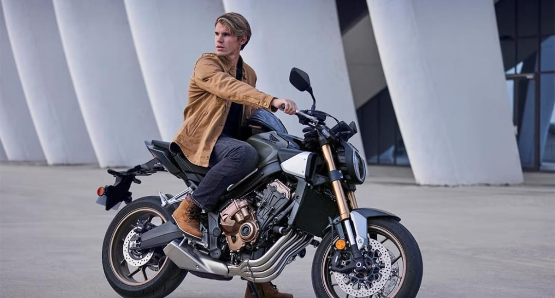 Nirbhay 2025 04 17T161718.371 Honda CB650R जब बाइक हो एक शानदार अनुभव