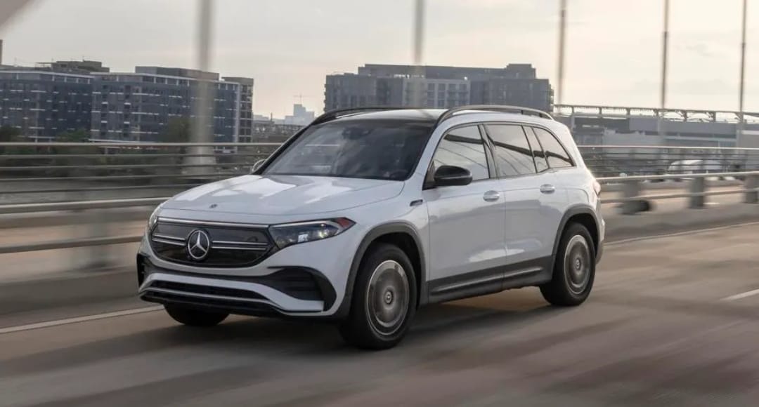 Nirbhay 2025 04 18T141452.356 आ गया है Mercedes Benz EQB दमदार फीचर्स के साथ इलेक्ट्रिक SUV