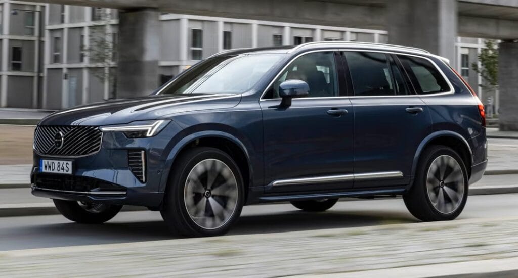 Nirbhay 2025 04 19T134421.390 Volvo XC90 फेसलिफ्ट एक नई ऊँचाई पर लक्ज़री SUV