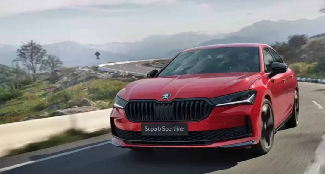 Nirbhay 2025 04 20T165355.606 शानदार लुक, दमदार परफॉर्मेंस यही है Skoda Superb का वादा