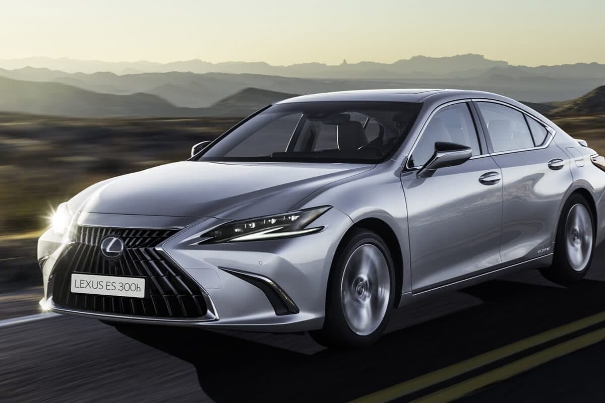 Nirbhay 2025 04 23T110607.831 Lexus ES स्टाइल, स्पेस और लग्ज़री का परफेक्ट कॉम्बो