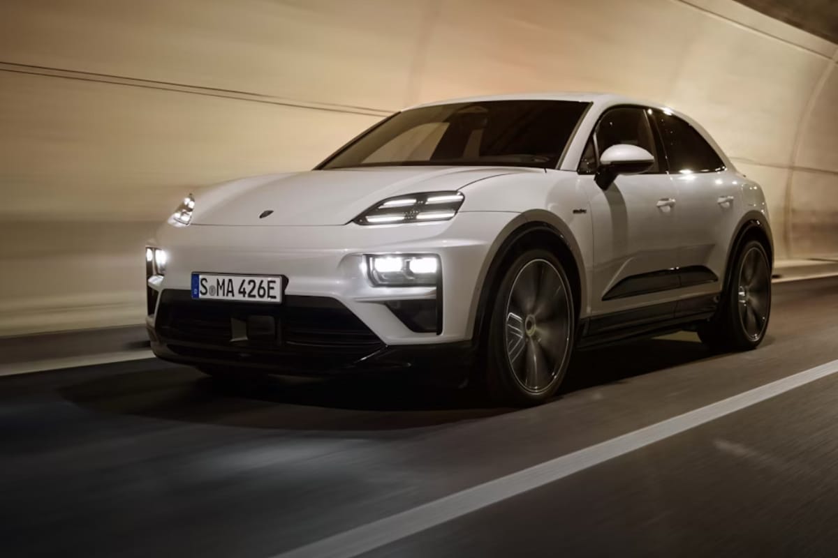 Nirbhay 2025 04 28T085330.998 Porsche Macan Turbo EV रफ्तार, लक्जरी और भविष्य का परफेक्ट संगम