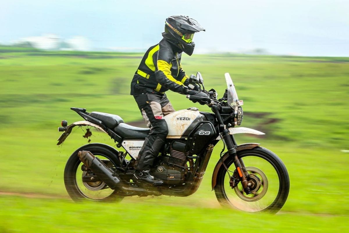 Nirbhay 71 Yezdi Adventure दमदार स्टाइल और पावर से भरा हर सफर