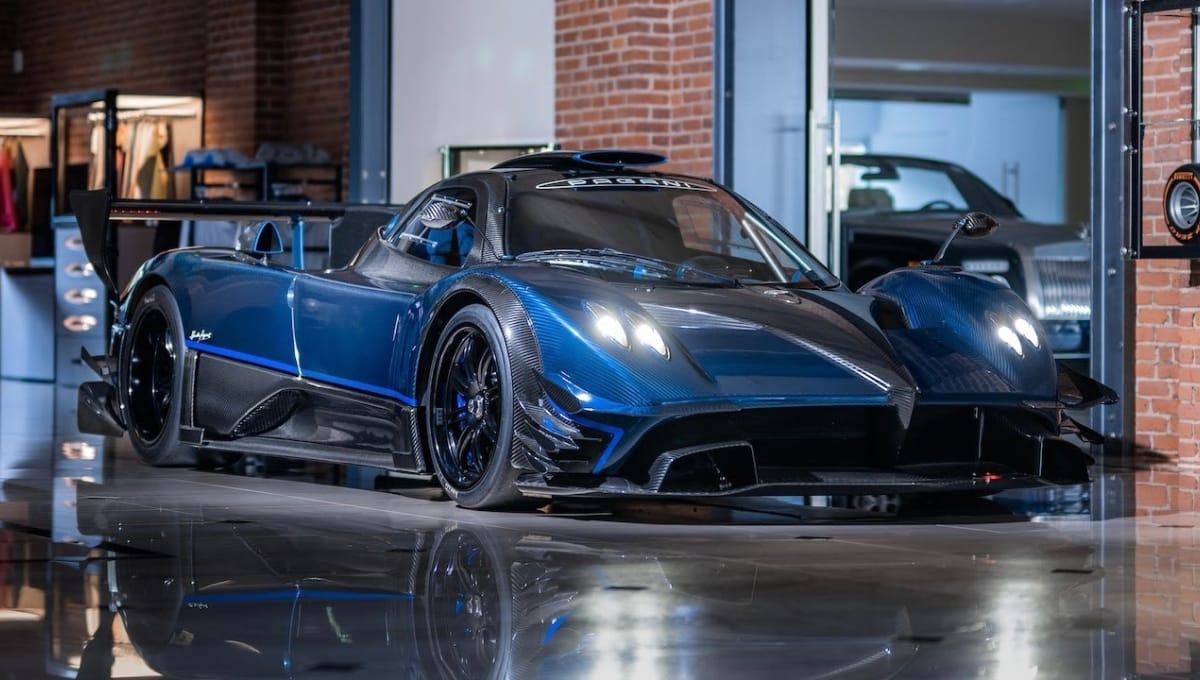 1 224 Pagani Zonda Revolucion ₹20 करोड़ की लिमिटेड एडिशन कार, जो 350 km/h की रफ्तार से दौड़ती है
