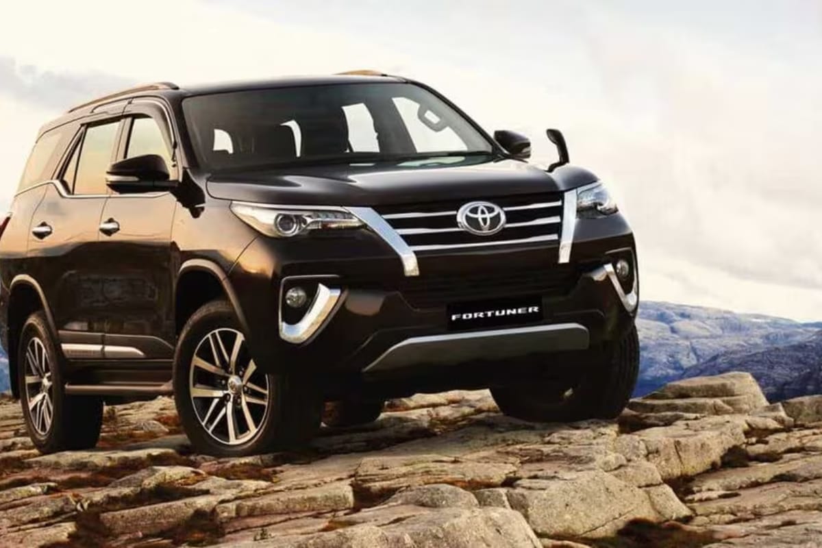 2 75 सपनों की एसयूवी Toyota Fortuner ₹35.37 – ₹51.94 लाख की कीमत में उपलब्ध