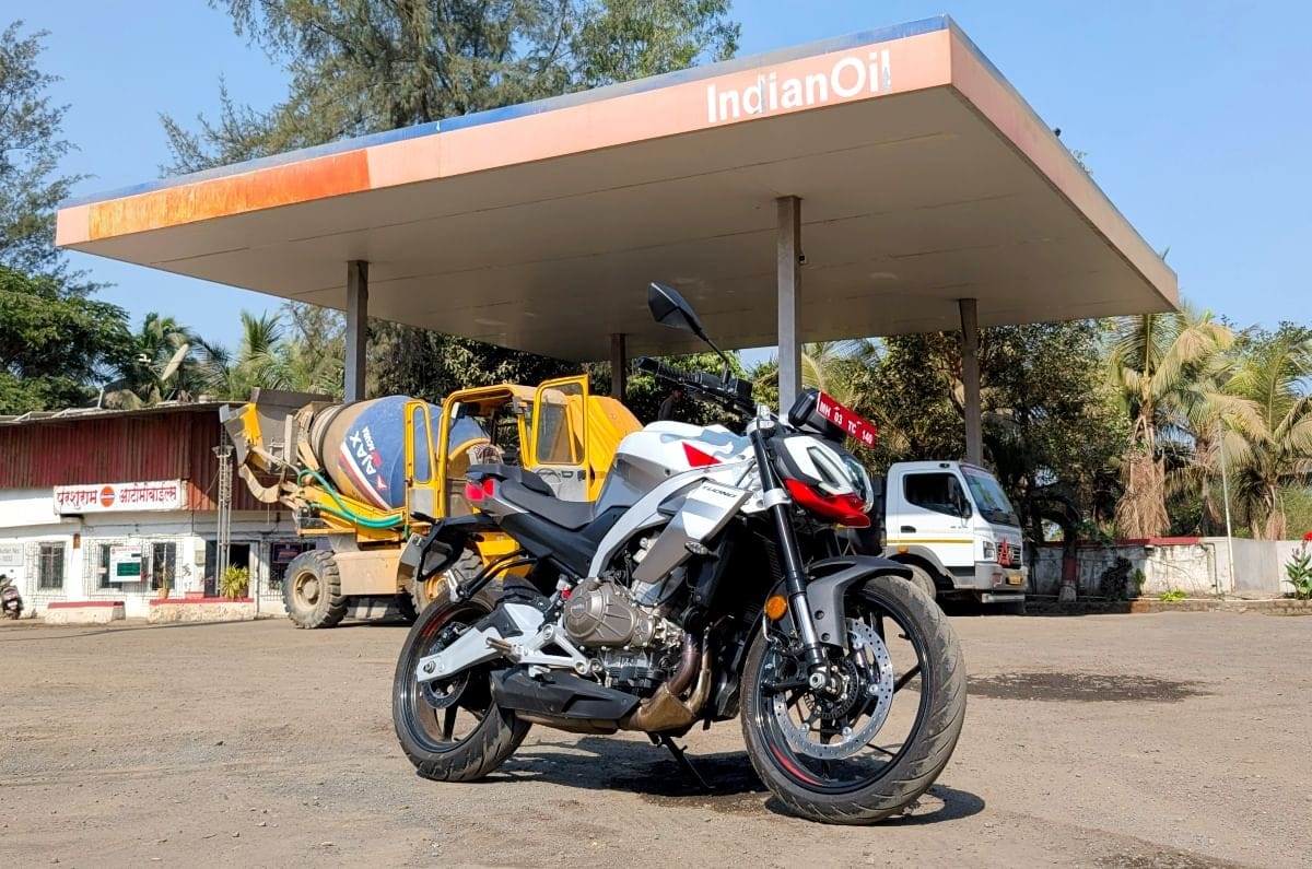 20250502034536 Aprilia20Tuono2045720petrol20pump20shot Aprilia Tuno 457 Fuel Economy Testing, explained