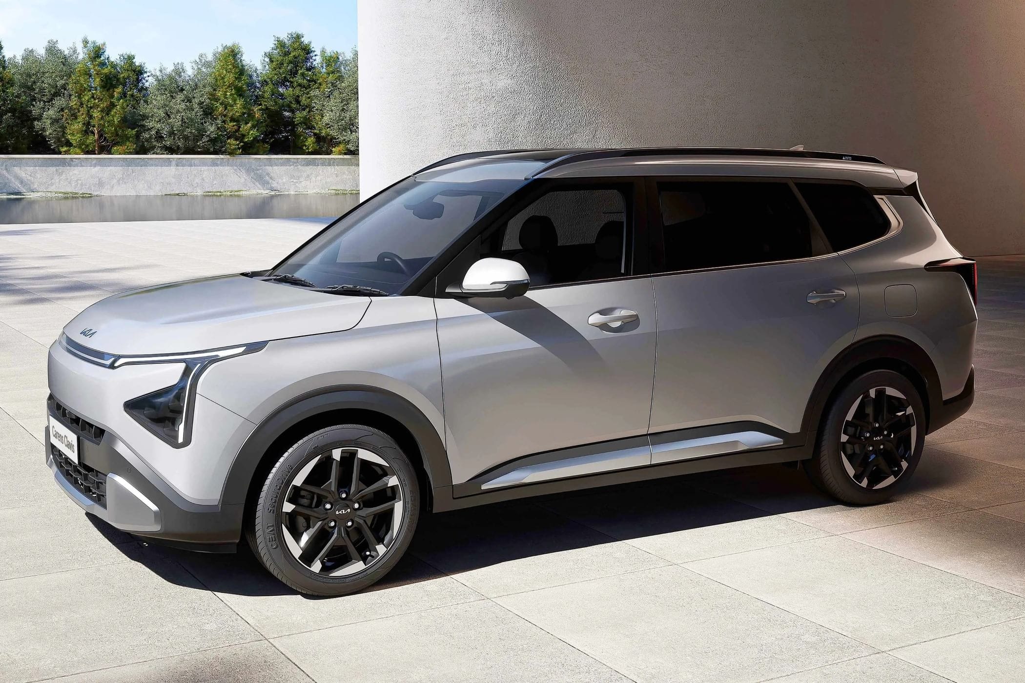 20250513045247 20250508030629 Kia Carens Clavis Front Quarter Static 2 jpg Kia Carrence Fuel Efficiency Fit