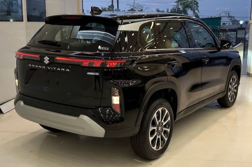 20250513054320 Maruti Grand Vitara hybrid black showroom Maruti Grand Vitara Discount May 1.5 lakh in May, Maruti Nexa Profit and Offr