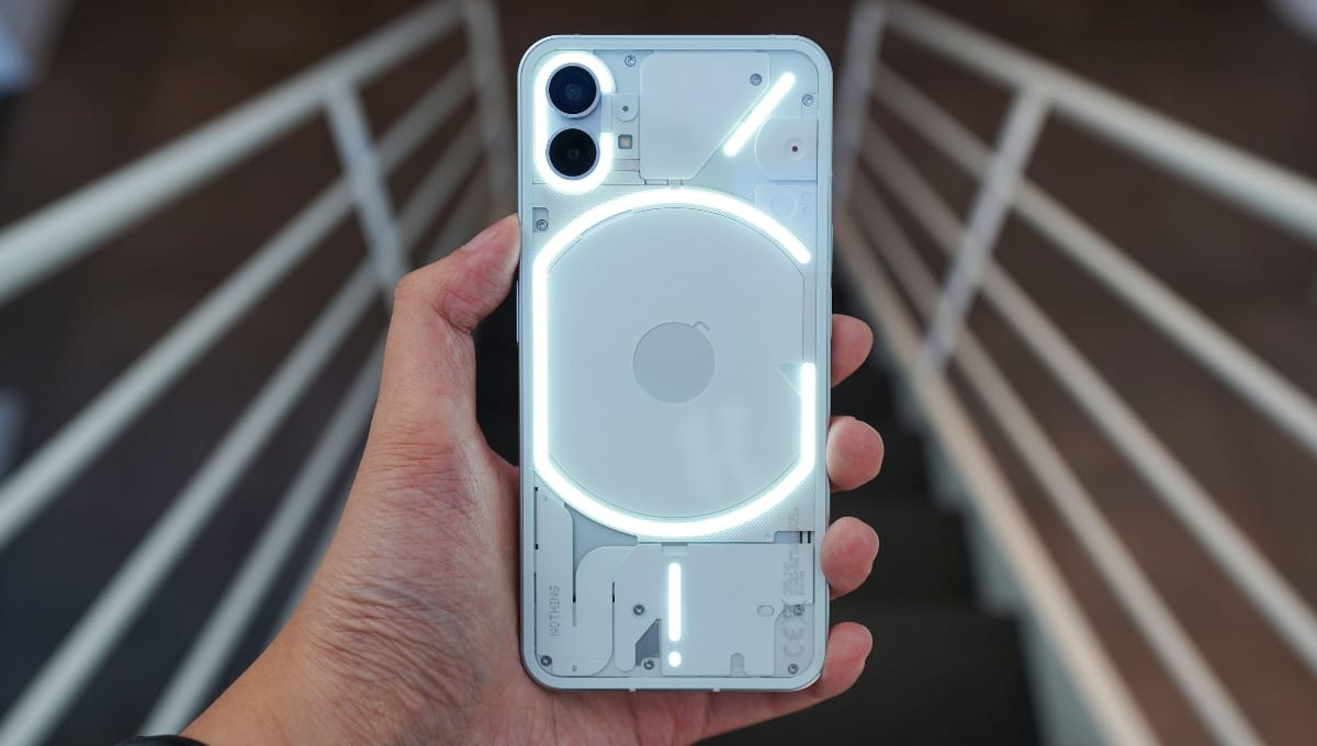 3 73 LED लाइट्स वाला स्मार्टफोन देखिए Nothing Phone1 की जादुई दुनिया