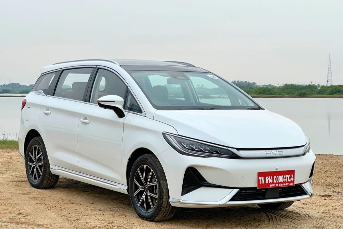 Nirbhay 2025 04 28T154017.531 BYD EMax 7 लॉन्च स्टाइल, रेंज और सेफ्टी का दमदार संगम