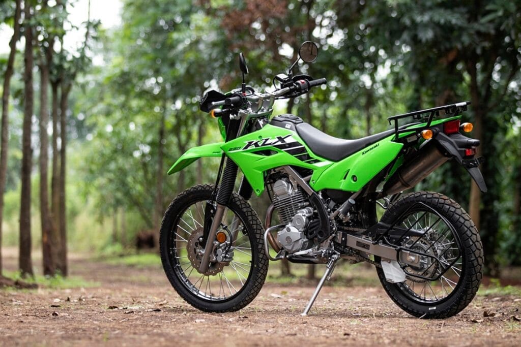 Nirbhay 2025 04 30T075055.638 Kawasaki KLX 230 पावर, स्टाइल और परफॉर्मेंस का जबरदस्त मिश्रण