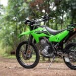 Nirbhay 2025 04 30T075055.638 Kawasaki KLX 230 पावर, स्टाइल और परफॉर्मेंस का जबरदस्त मिश्रण