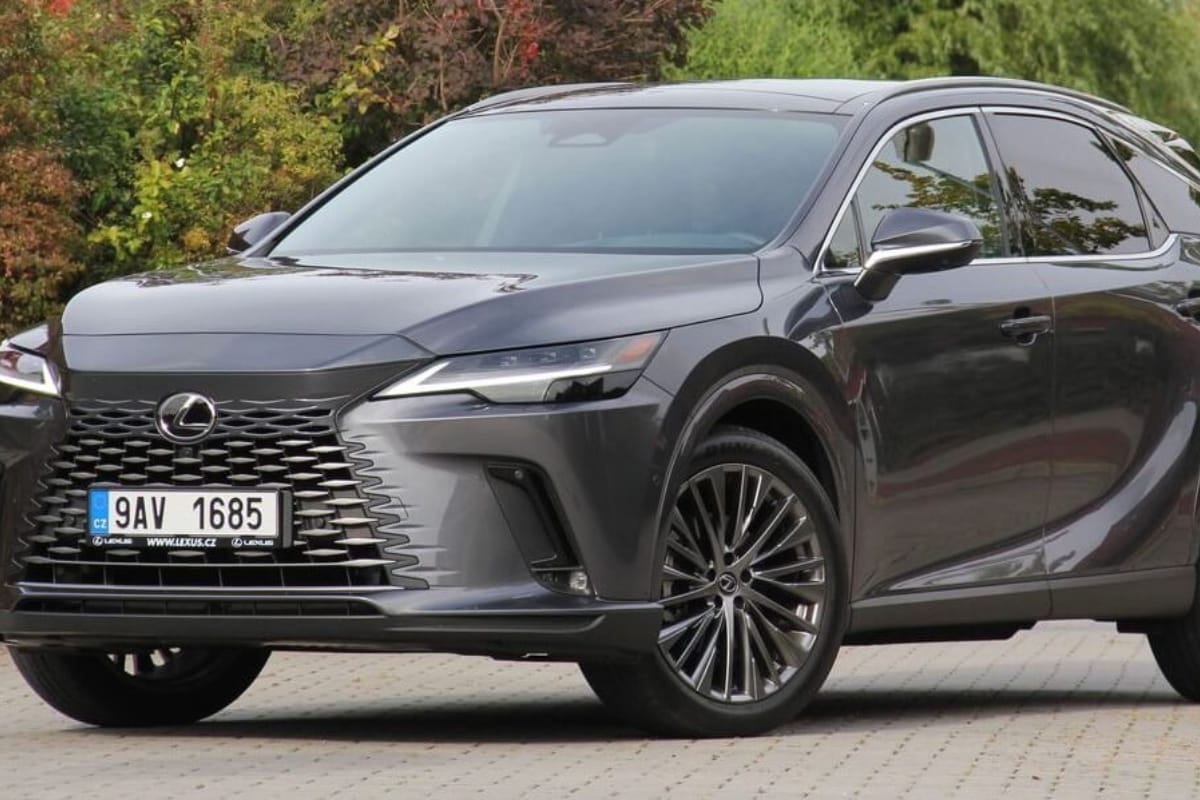 Nirbhay 2025 04 30T122408.495 Lexus RX में दिखे रफ्तार, रॉयल्टी और रियल सेफ्टी का संगम