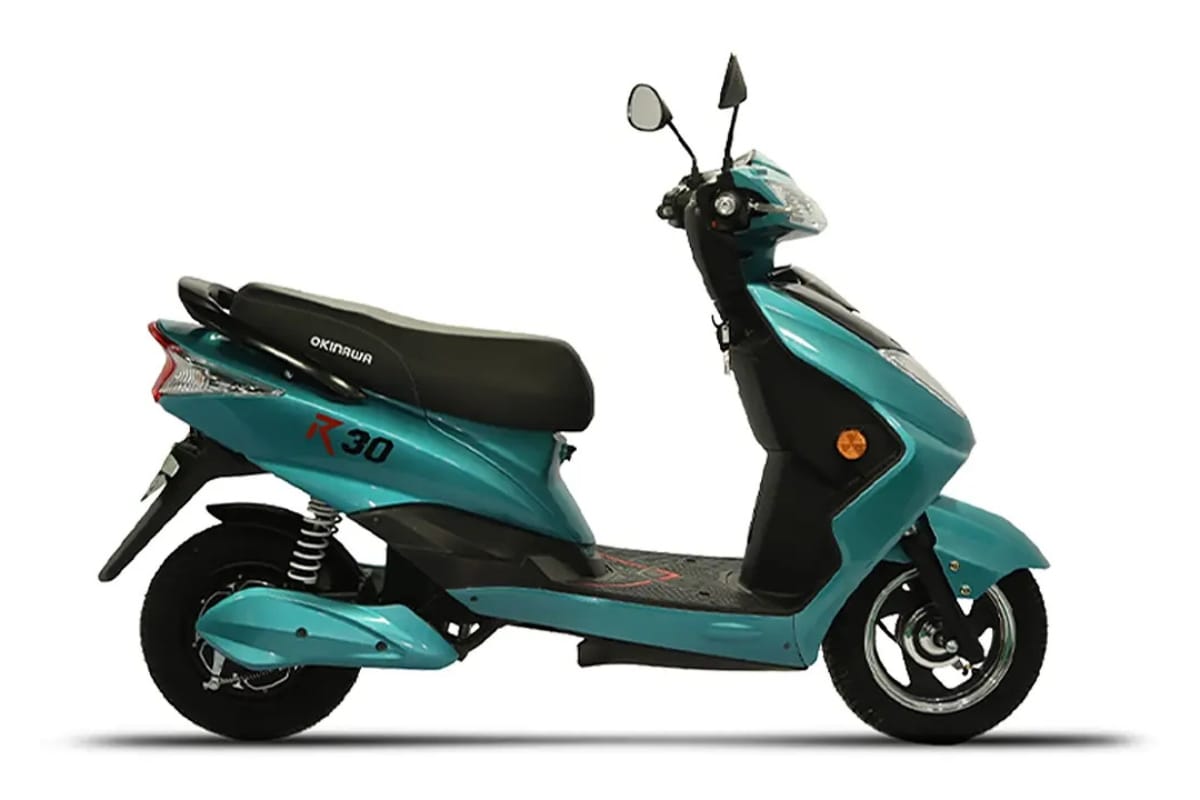 Nirbhay 2025 05 01T143218.518 स्मार्ट, सुरक्षित और किफायती Okinawa R30 के बारे में जानें सब कुछ