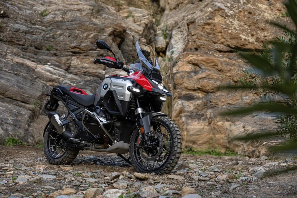 Nirbhay 2025 05 05T084224.229 सिर्फ बाइक नहीं, एक जीता जागता एडवेंचर है BMW R 1300 GS