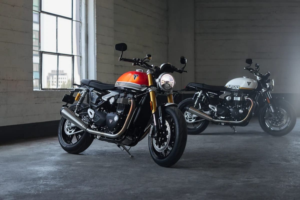 Nirbhay 2025 05 05T093941.402 Triumph Speed Twin 1200 क्लासिक लुक के साथ सुपरबाइक जैसी परफॉर्मेंस