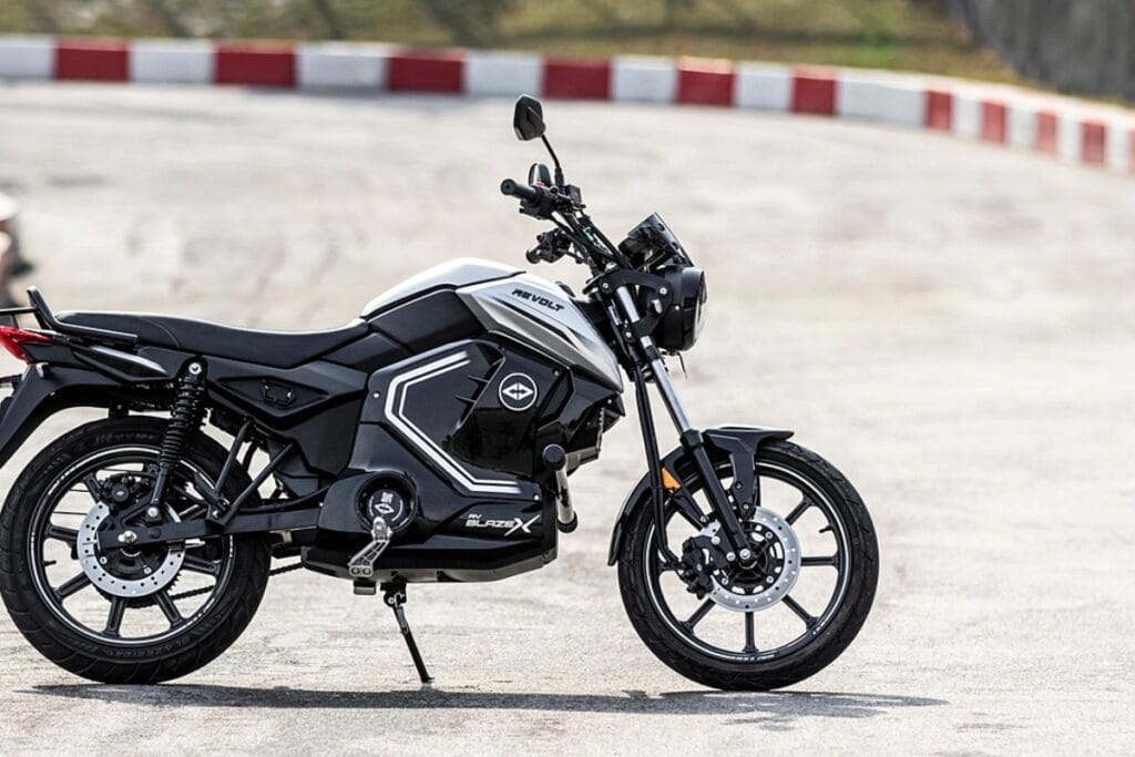 Nirbhay 2025 05 07T122729.059 Revolt RV BlazeX स्टाइल, रेंज और बजट का परफेक्ट मेल