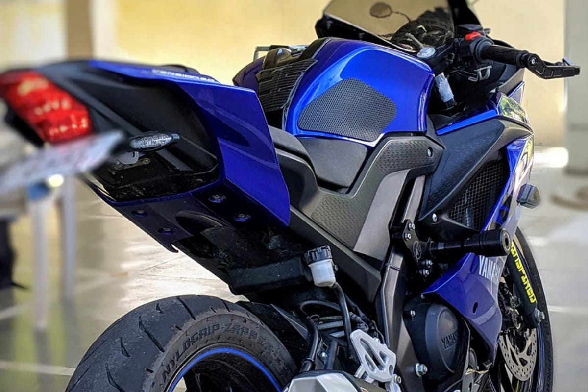 Nirbhay 2025 05 09T215422.761 Yamaha R15S स्टाइल, स्पीड और रफ्तार का परफेक्ट मेल
