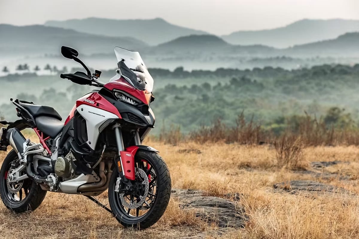 Nirbhay 2025 05 17T124210.352 रफ्तार, टेक्नोलॉजी और फीचर्स के साथ Ducati Multistrada V4 भारत में ₹21.48 लाख से शुरू