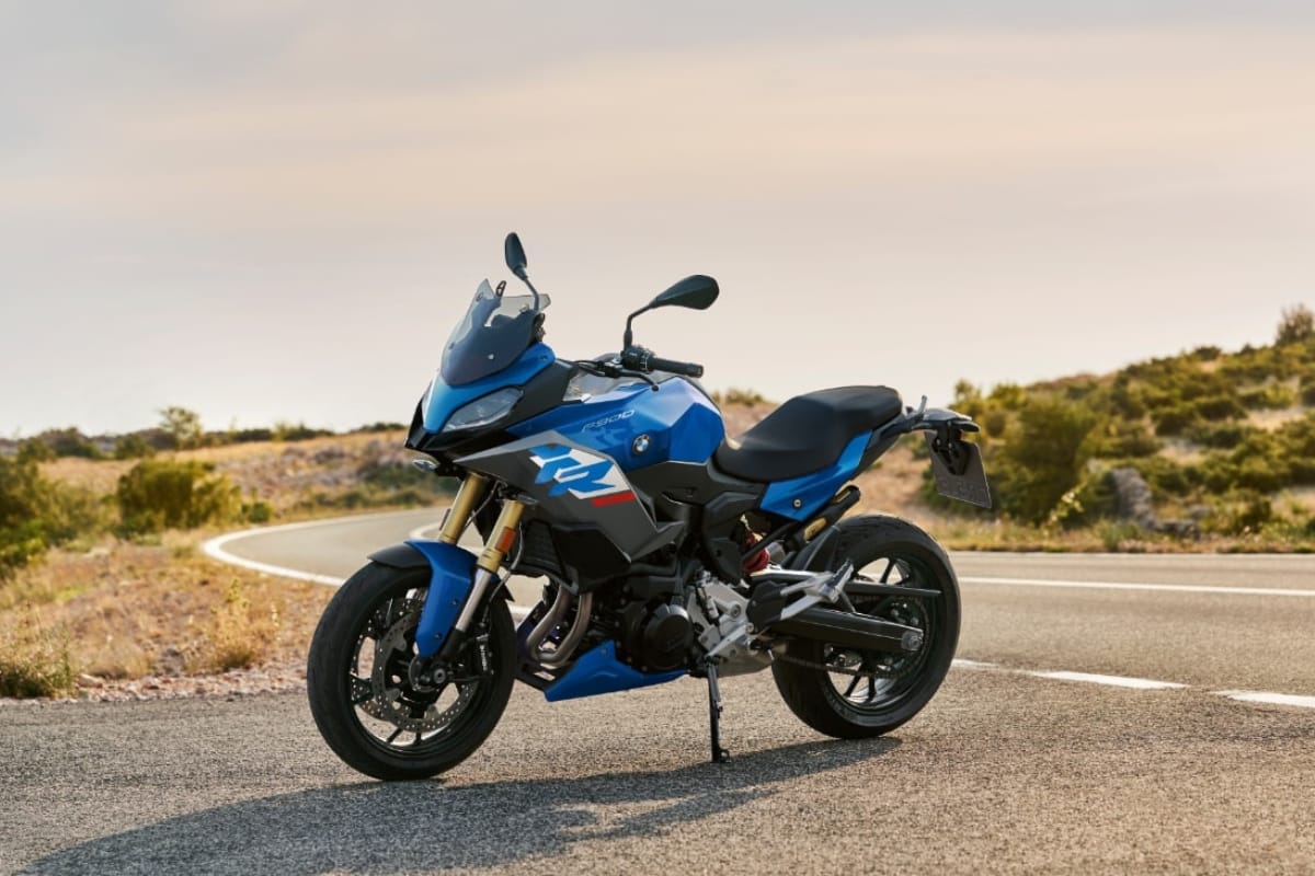 Nirbhay 2025 05 17T130518.079 BMW F900XR की एक्स शोरूम कीमत और फीचर्स की पूरी जानकारी