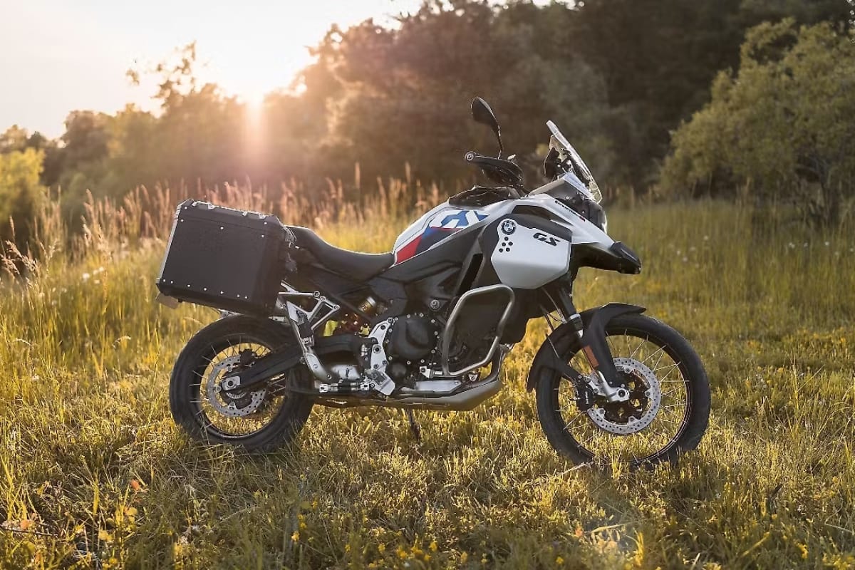 Nirbhay 2025 05 17T133519.876 BMW F 900 GS Adventure स्टाइल, टेक्नोलॉजी और पॉवर ₹14.75 लाख में