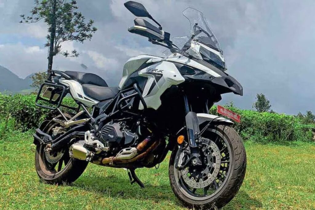 Nirbhay 2025 05 17T135411.225 Benelli TRK 502 शानदार लुक, दमदार परफॉर्मेंस, और भरोसेमंद सुरक्षा