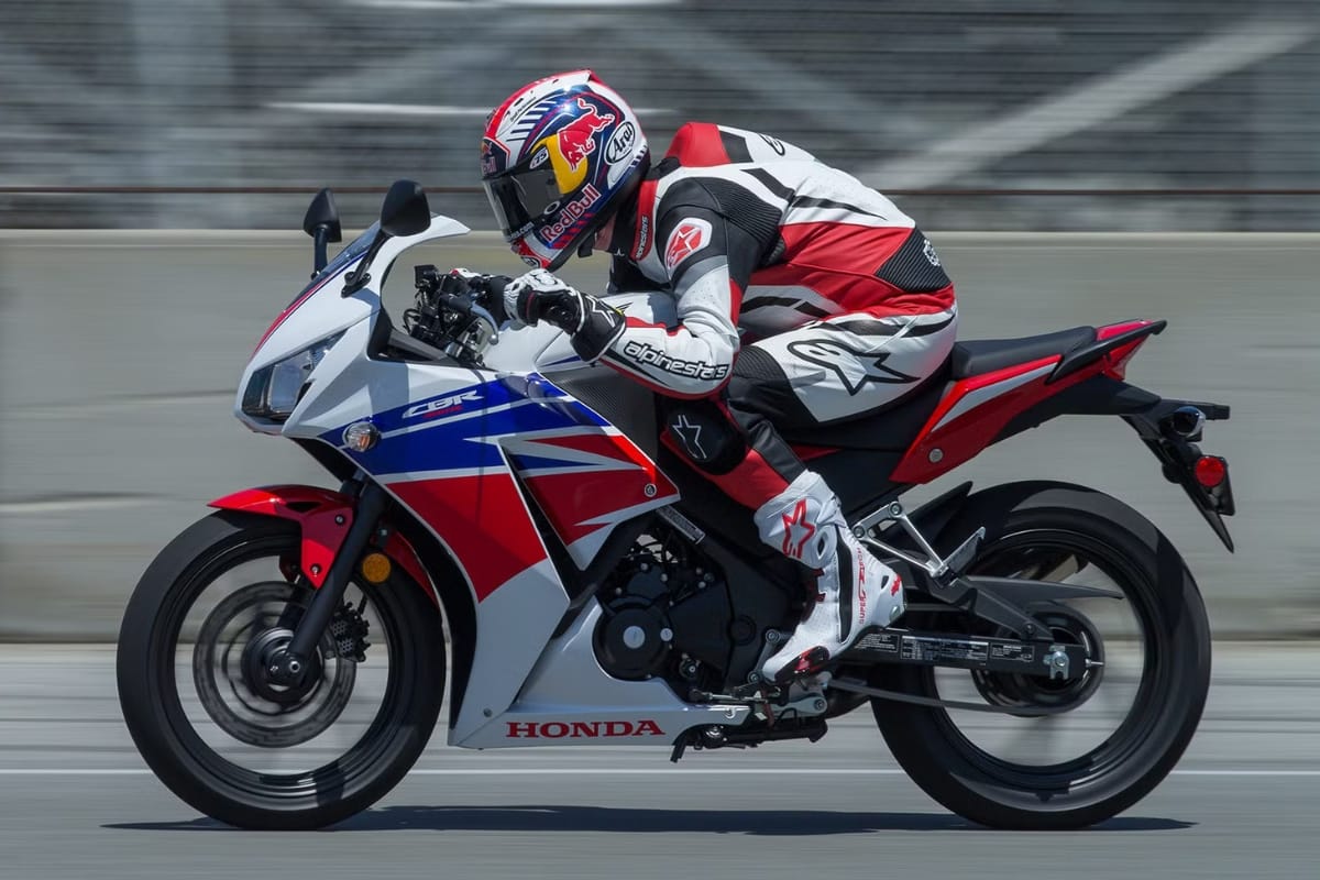 Nirbhay 2025 05 17T143208.633 Honda CBR300R स्टाइल, पावर और टेक्नोलॉजी का परफेक्ट मेल