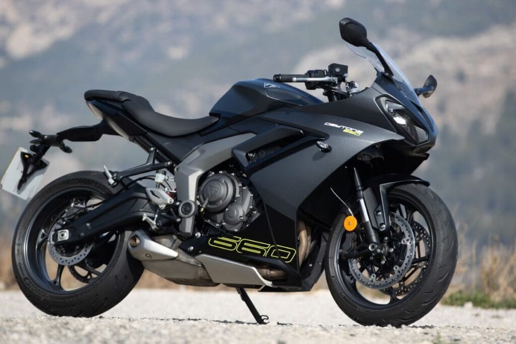 Nirbhay 2025 05 18T215239.872 Triumph Daytona 660 आई ₹9.72 लाख में दमदार फीचर्स और राइडिंग मोड्स के साथ