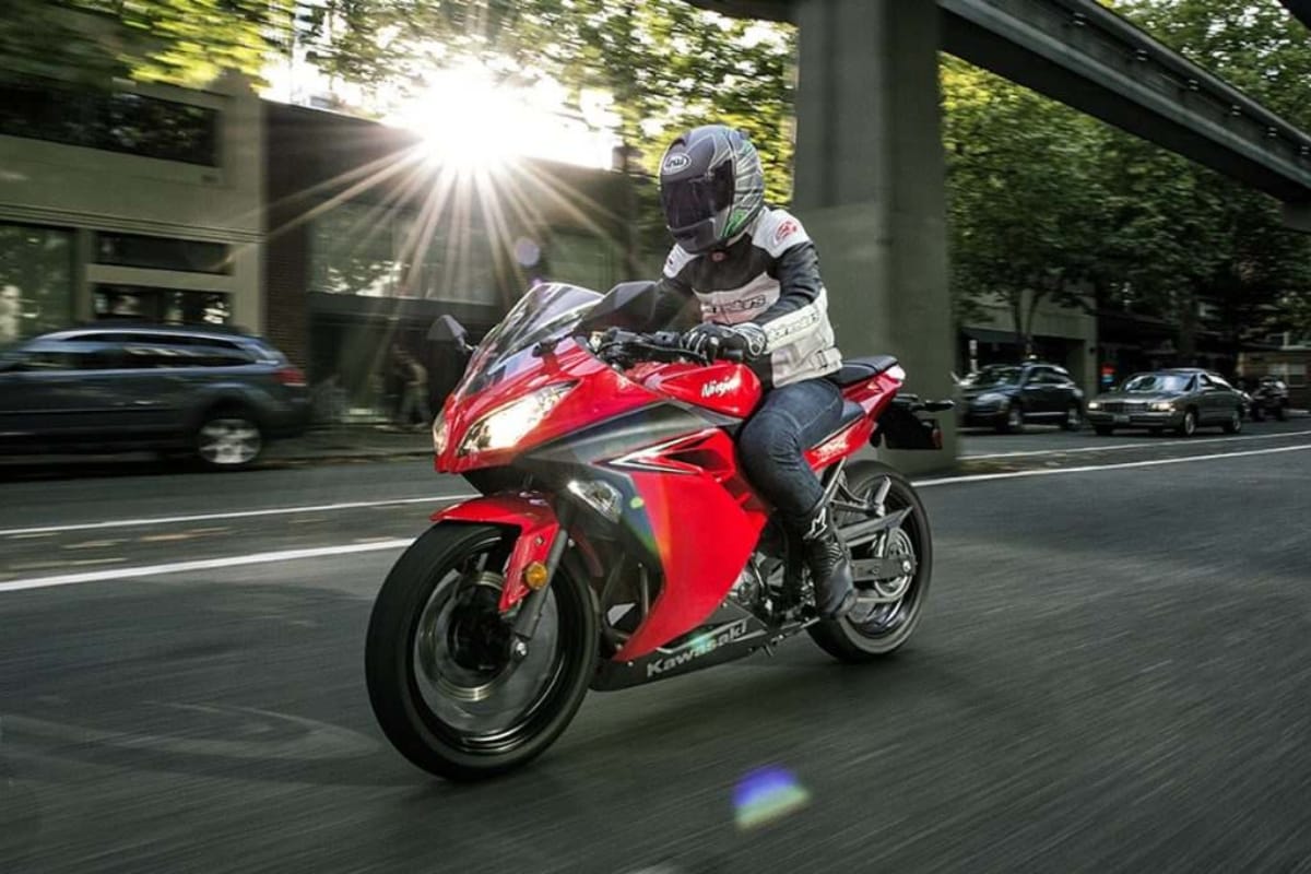 Nirbhay 2025 05 22T132757.604 Kawasaki Ninja 300 नई स्टाइल, नया फीचर्स, वही भरोसा सिर्फ ₹3.43 लाख में