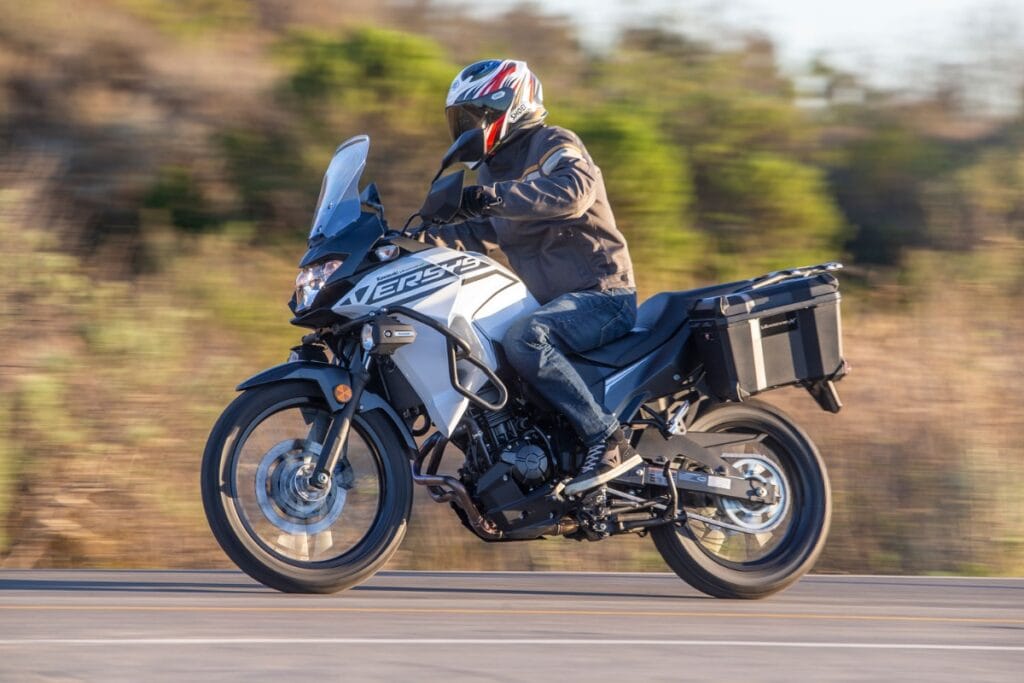 Nirbhay 2025 05 23T200027.808 Kawasaki Versys X 300 कीमत ₹3.79 लाख से शुरू, दमदार फीचर्स के साथ