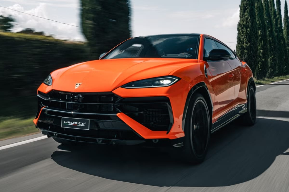 Nirbhay 2025 05 27T124451.953 ₹4.57 करोड़ की Lamborghini Urus SE में मिलेगा स्टाइल, रफ़्तार और फीचर्स का कमाल