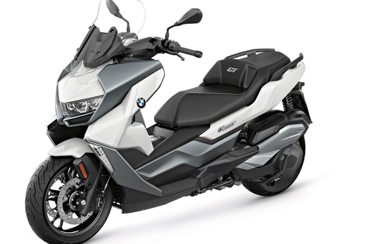 Nirbhay 2025 05 27T135833.279 ₹11.50 लाख में लॉन्च हुआ BMW C 400 GT शानदार डिजाइन और हाईटेक फीचर्स के साथ