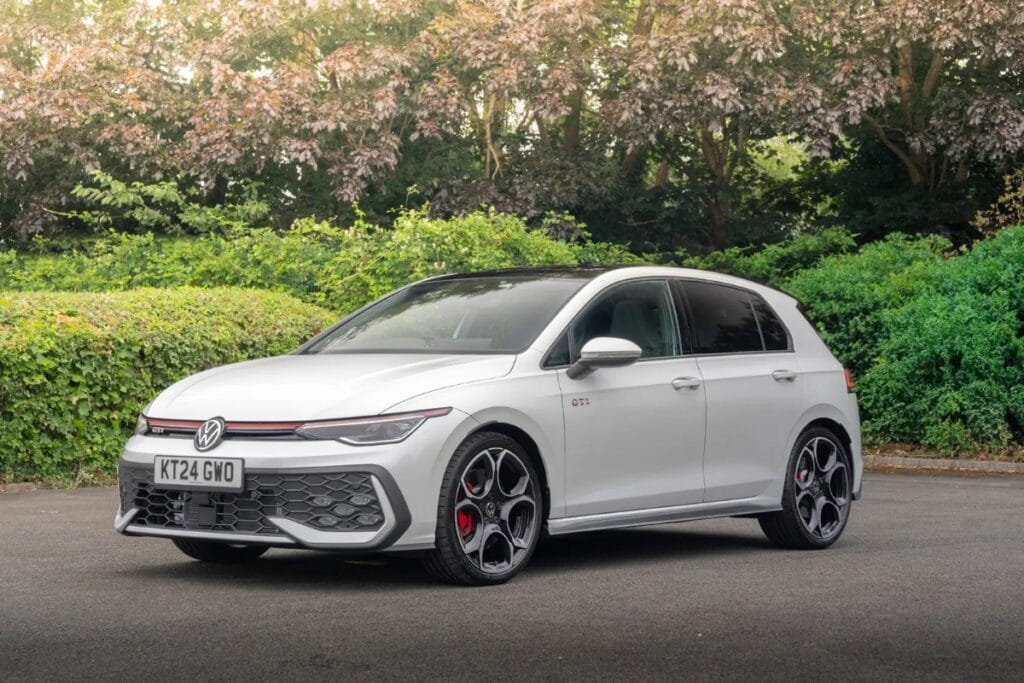 Nirbhay 2025 05 28T075810.292 Volkswagen Golf GTI Mk 8.5 भारत में फिर से लॉन्च , जबरदस्त फीचर्स और परफॉर्मेंस के साथ