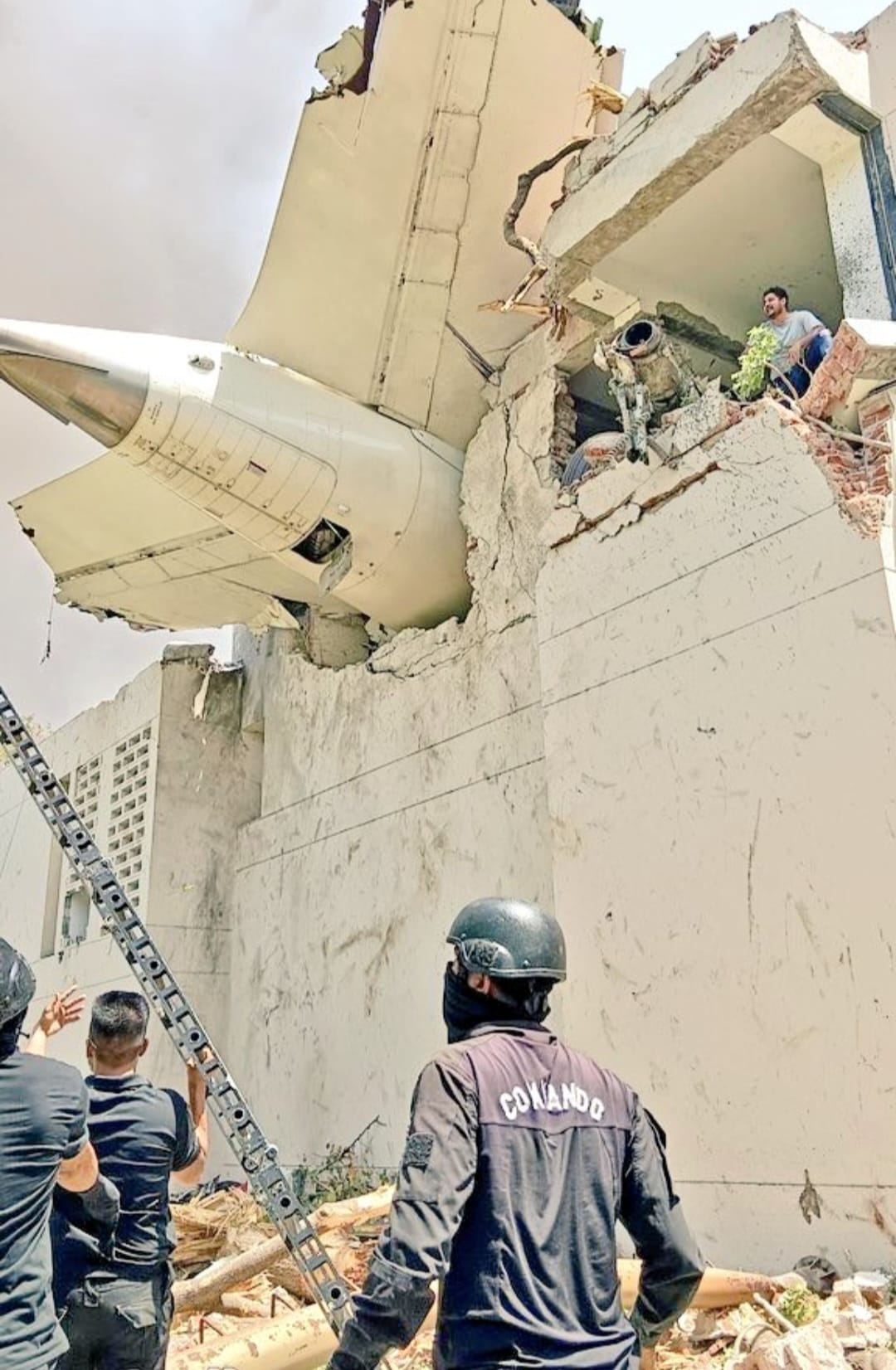 1000113917 Black Box Found for Air India Boeing 787-7 in Ahmedabad Crash