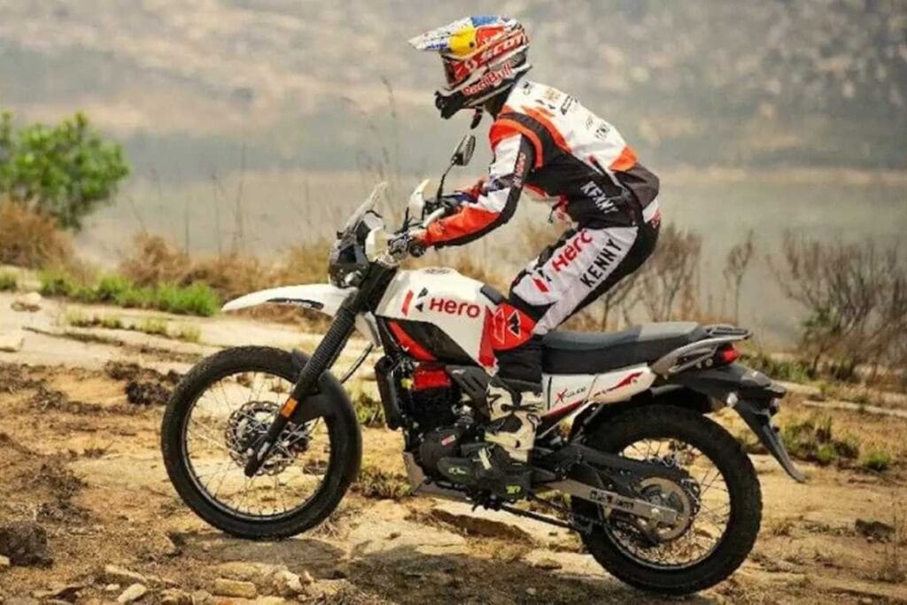 Nirbhay 2025 05 31T214514.072 नए फीचर्स और दमदार परफॉर्मेंस के साथ Hero Xpulse 200 4V, कीमत 1.51 लाख से शुरू