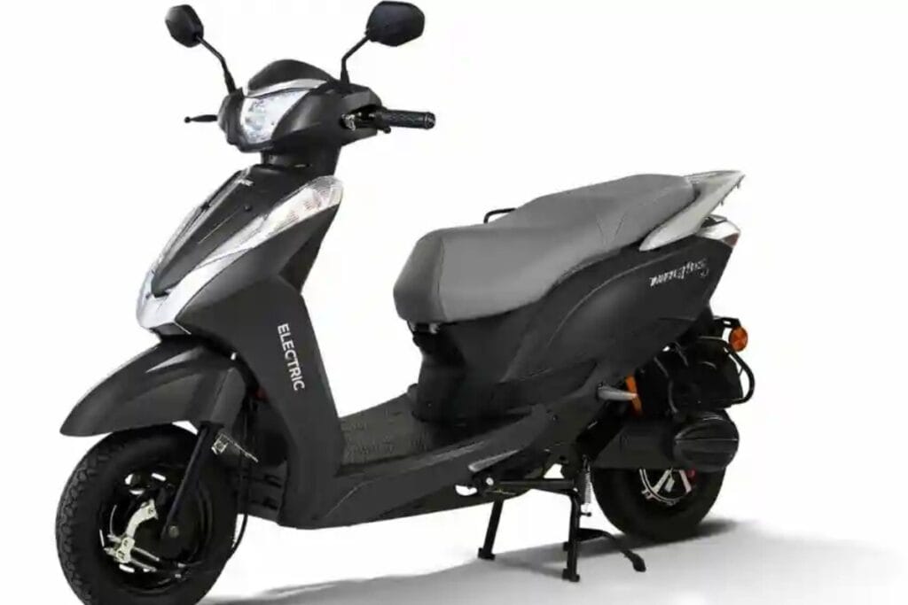 Nirbhay 2025 05 31T224011.268 84,900 में Ampere Magnus EX की लेस एंट्री, USB चार्जर और 3 साल की वारंटी के साथ