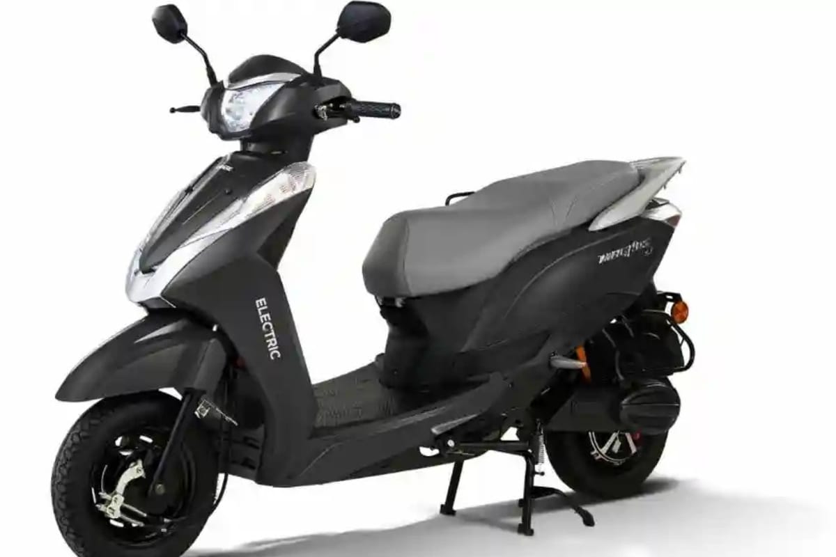 Nirbhay 2025 05 31T224011.268 84,900 में Ampere Magnus EX की लेस एंट्री, USB चार्जर और 3 साल की वारंटी के साथ